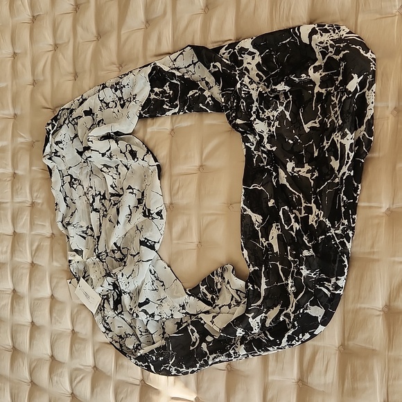 Calvin Klein Infinity Loop Scarf - Picture 4 of 6
